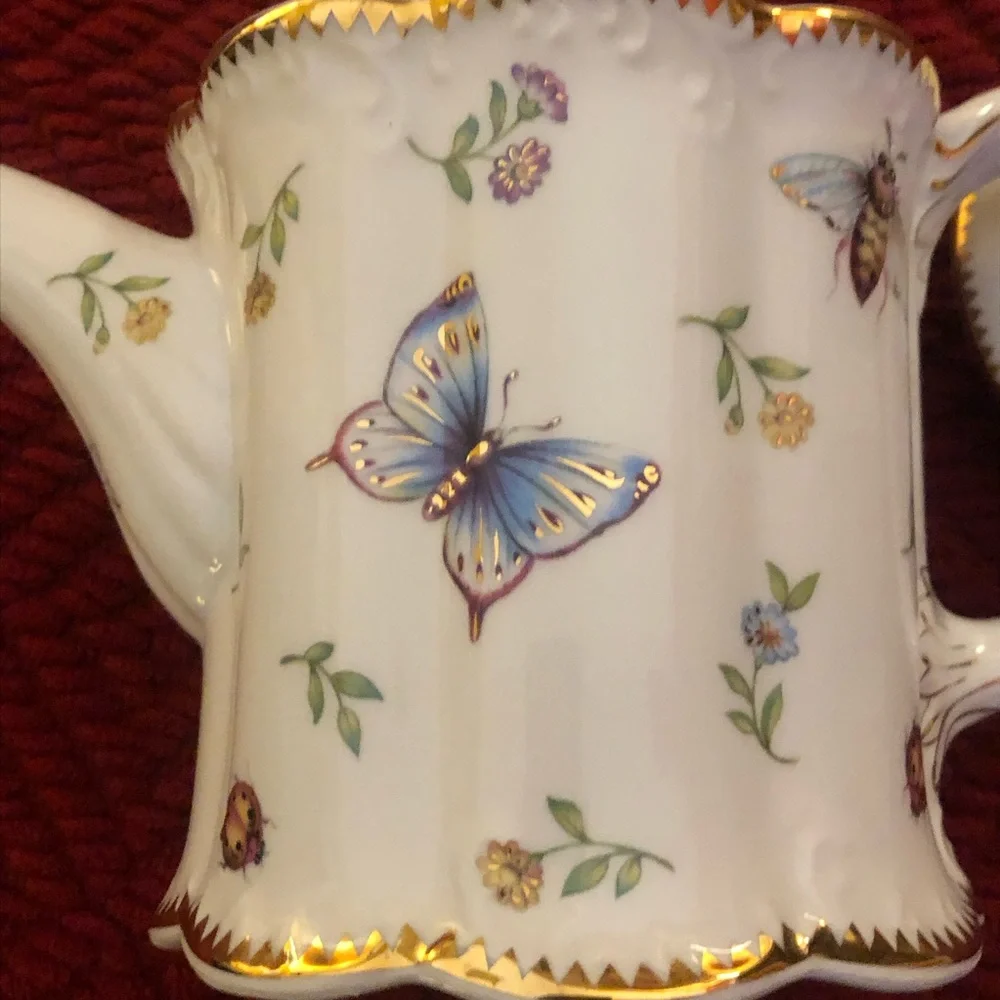 Godinger Primavera Pircelain Butterfly Floral Teapot with Gold Trim - White